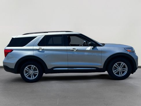 Used 2024 Ford Explorer XLT w/ Equipment Group 202A RWD image 6