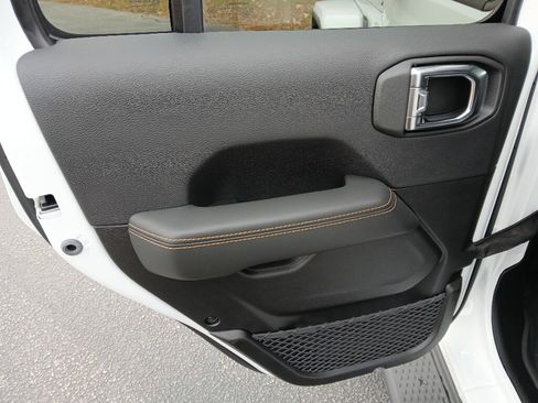 New 2025 Jeep Gladiator Sport image 25