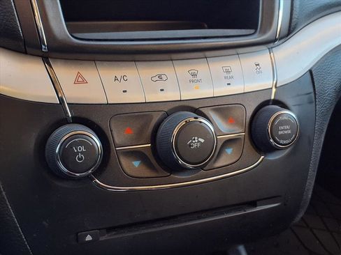 Used 2018 Dodge Journey SE w/ Blacktop Package image 8