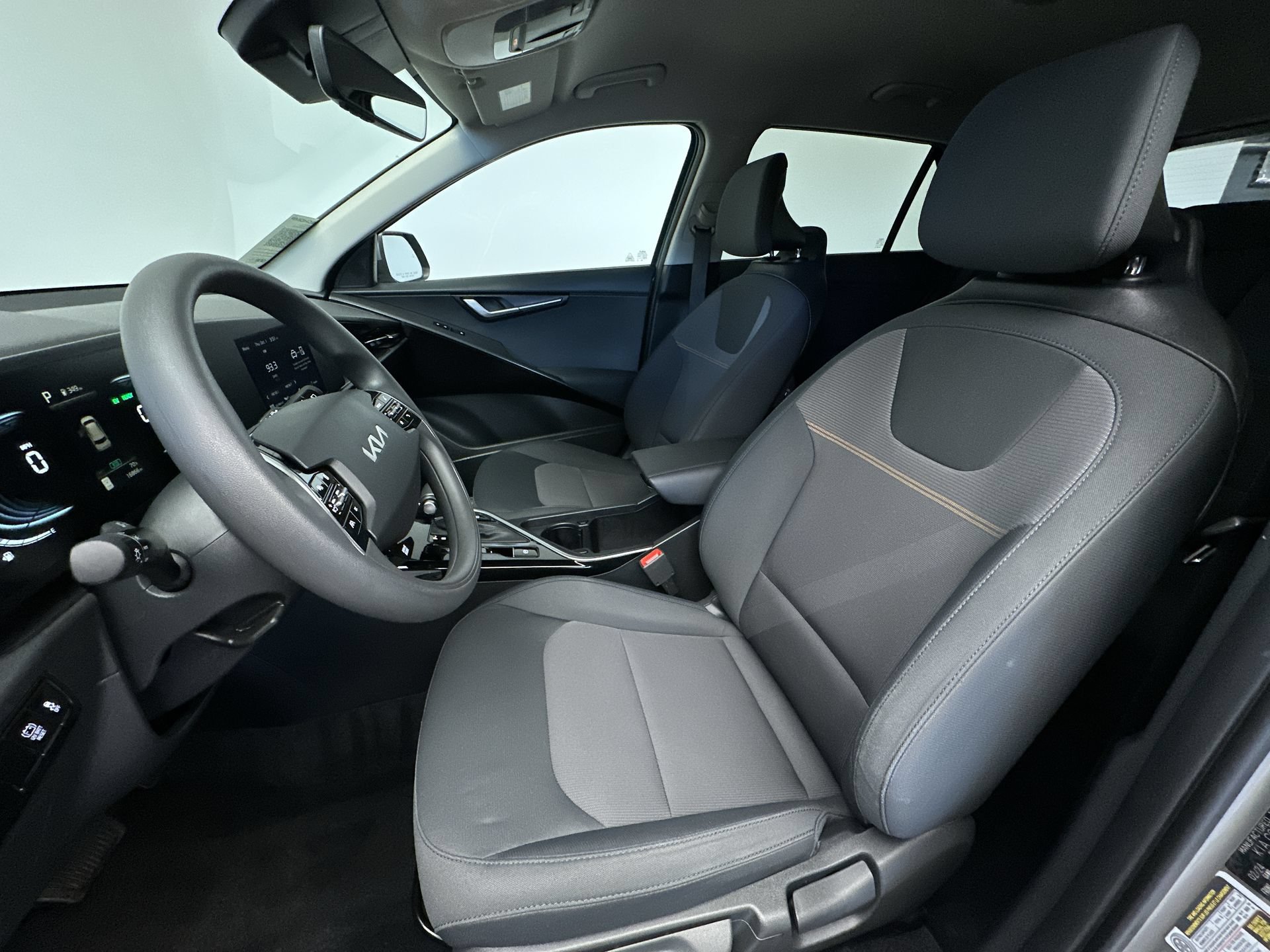 Used 2024 Kia Niro LX FWD image 12