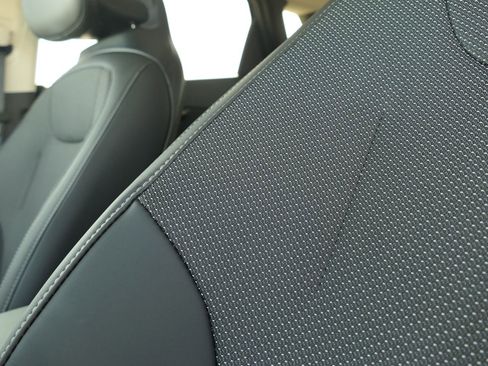 New 2025 Kia EV6 Light w/ Light LR Technology Package image 10