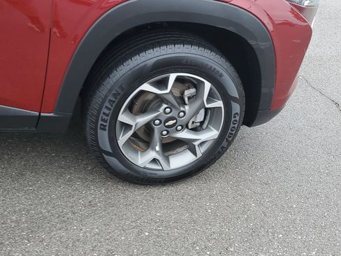 Used 2024 Chevrolet Trax LT FWD image 6