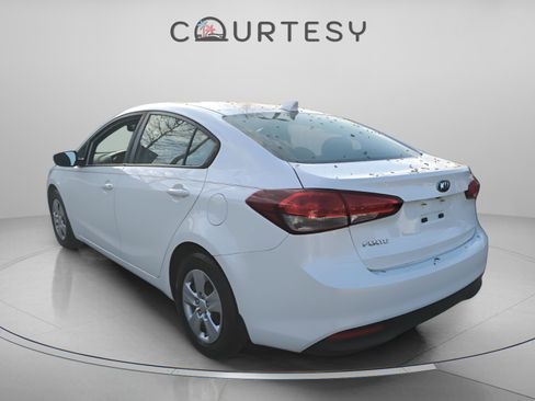 Certified 2018 Kia Forte LX w/ LX Popular Package image 2
