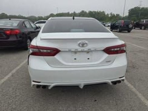 Used 2022 Toyota Camry XSE FWD image 3