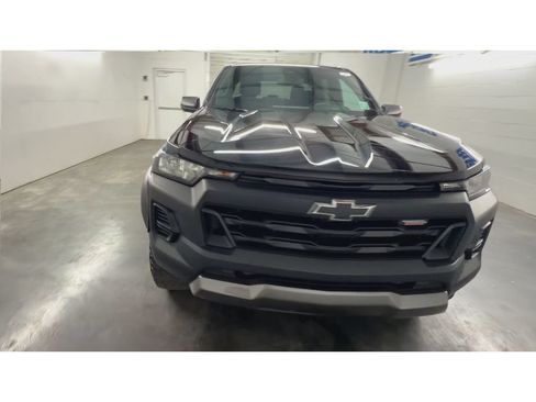 Used 2023 Chevrolet Colorado Trail Boss w/ Advanced Trailering Package AWD/4WD image 3