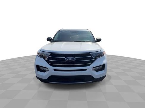 Used 2023 Ford Explorer XLT w/ Equipment Group 202A image 4