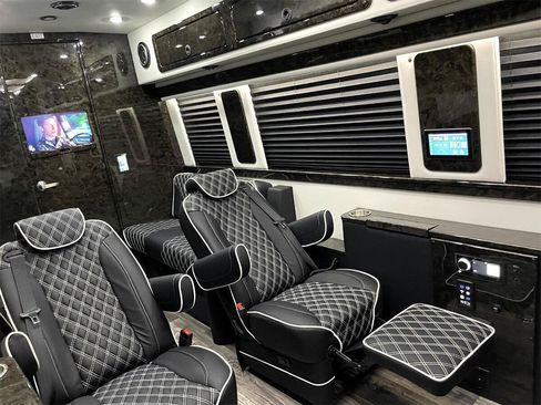 Used 2024 Mercedes-Benz Sprinter 3500 image 3