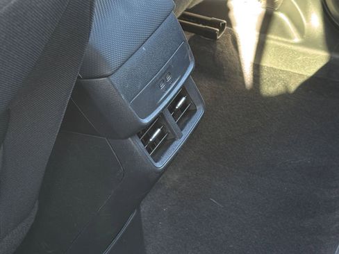 Used 2025 Chevrolet Equinox LT image 23