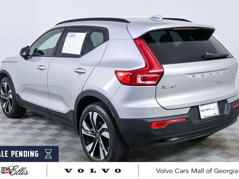 Certified 2025 Volvo XC40 B5 Plus AWD/4WD image 4