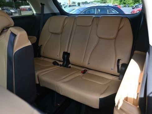 Used 2022 Kia Carnival EX FWD image 26