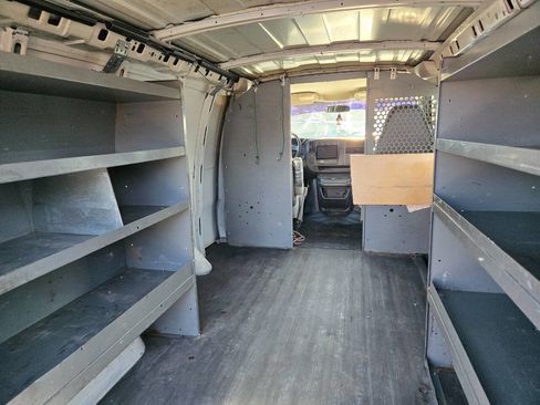 Used 2003 Chevrolet Express 2500 image 19