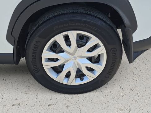 Used 2025 Toyota Corolla Cross L FWD image 33