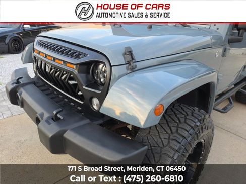 Used 2014 Jeep Wrangler Unlimited Sahara w/ Max Tow Package AWD/4WD image 9