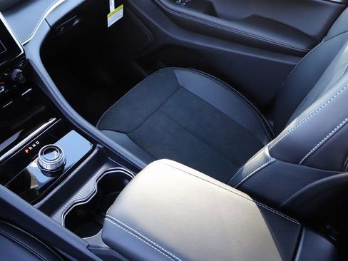 New 2025 Jeep Grand Cherokee L Altitude image 26