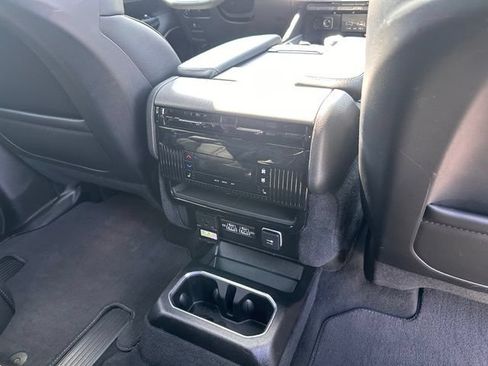 Used 2025 Jeep Wagoneer Series III w/ Premium Group I AWD/4WD image 30