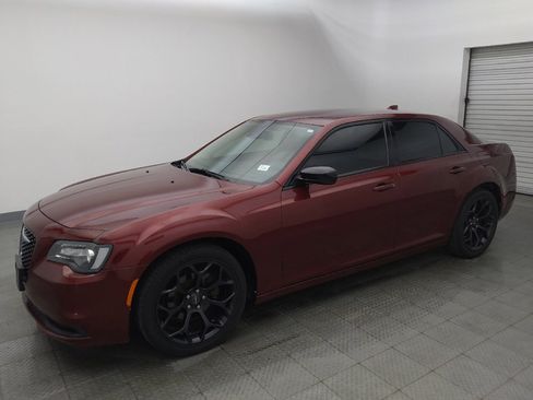 Used 2019 Chrysler 300 Touring w/ Sport Appearance Package image 2