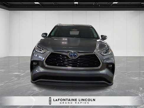 Used 2022 Toyota Highlander Limited image 8