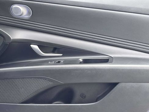 Used 2022 Hyundai Elantra Limited FWD image 16