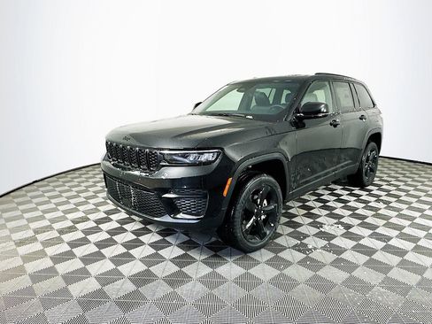 New 2025 Jeep Grand Cherokee Altitude image 5