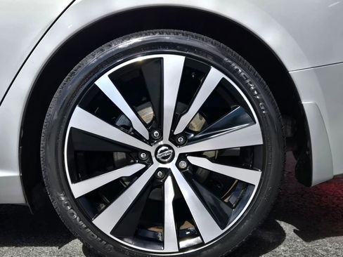 Used 2020 Nissan Altima 2.5 SR w/ Premium Package image 7