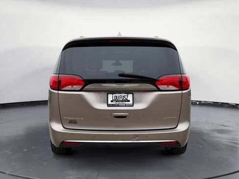 Used 2017 Chrysler Pacifica Limited w/ UConnect Theater Package image 5