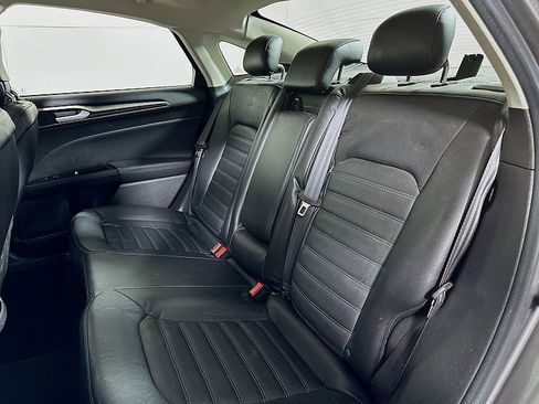 Used 2013 Ford Fusion SE image 21