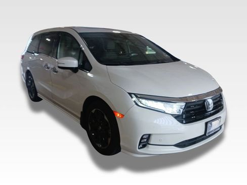 Used 2023 Honda Odyssey Elite image 2