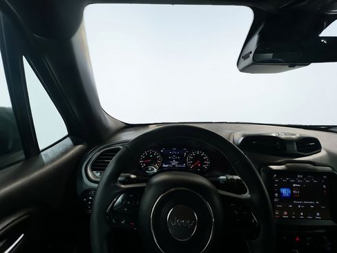 Used 2021 Jeep Renegade Latitude FWD image 7