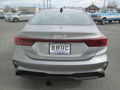 Used 2022 Kia Forte LXS w/ LXS Technology Package FWD image 5