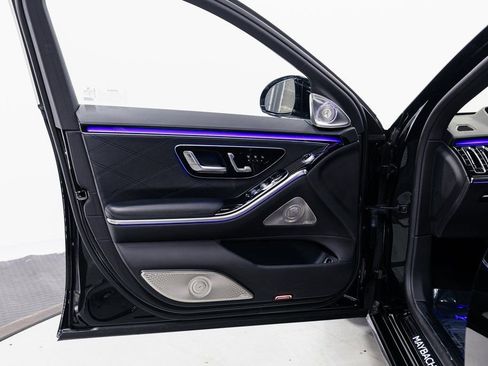 Used 2023 Mercedes-Benz Maybach S 680 4MATIC w/ Manufaktur Leather Package image 5