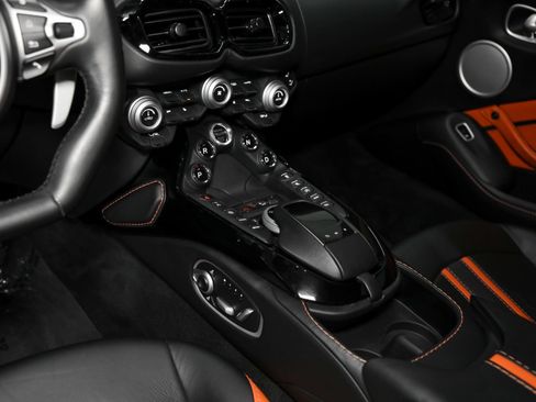 Used 2019 Aston Martin V8 Vantage Coupe RWD image 37