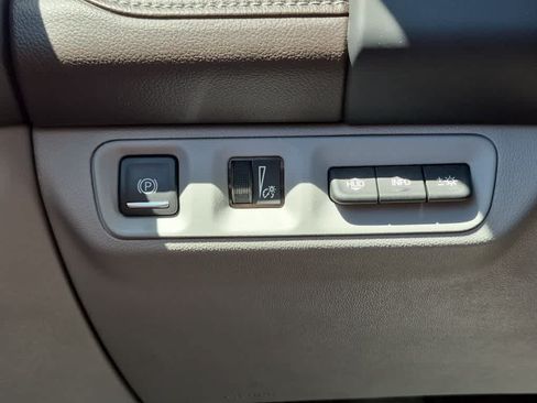 Used 2021 GMC Acadia SLT w/ Technology Package FWD image 22