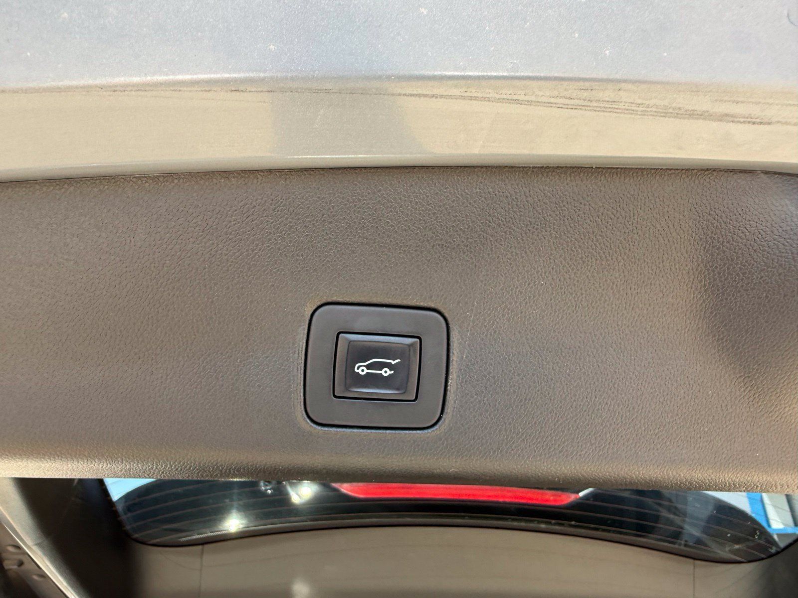 Used 2022 Chevrolet TrailBlazer RS w/ Sun and Liftgate Package AWD/4WD image 38