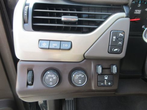 Used 2020 GMC Yukon XL Denali image 26