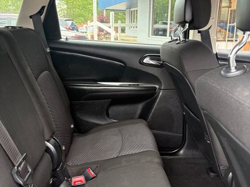 Used 2020 Dodge Journey SE w/ SE Popular Equipment Group FWD image 11