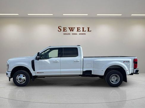 Used 2025 Ford F350 Platinum AWD/4WD image 2