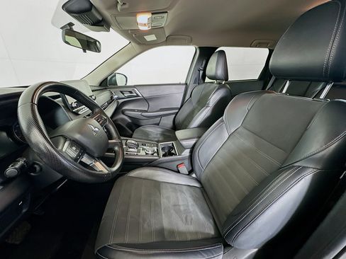 Used 2024 Mitsubishi Outlander SE image 13