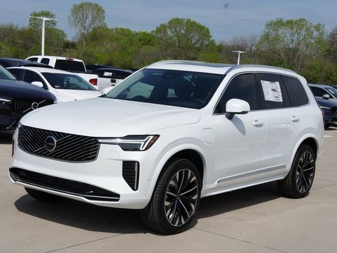 New 2025 Volvo XC90 T8 Plus w/ Protection Package Premier image 3