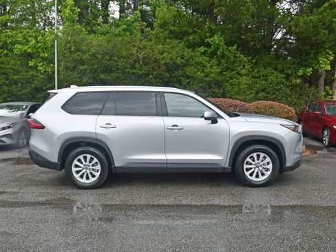 Certified 2025 Toyota Grand Highlander FWD image 5