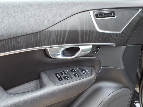 Used 2020 Volvo XC90 T6 Momentum w/ Protection Package Premier image 9