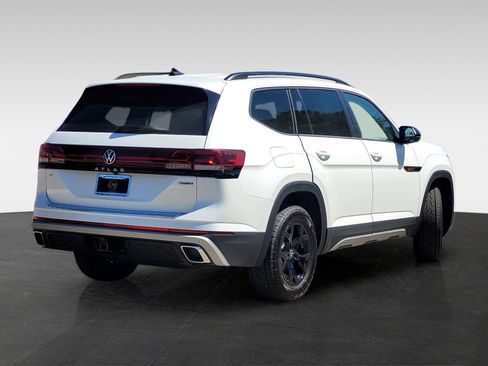 New 2026 Volkswagen Atlas Peak Edition image 4