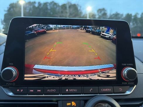 Used 2019 Nissan Altima 2.5 SR w/ SR Premium Package image 16