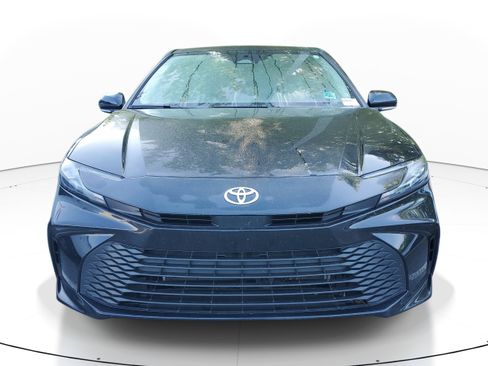 Used 2025 Toyota Camry LE w/ Convenience Package FWD image 2