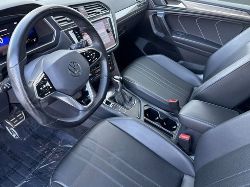 Used 2022 Volkswagen Tiguan SE R-Line image 4