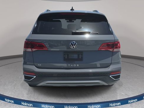 Used 2022 Volkswagen Taos SE w/ Panoramic Sunroof Package FWD image 7