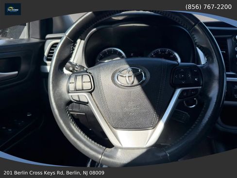Used 2017 Toyota Highlander XLE FWD image 20