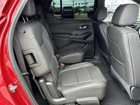 Used 2023 Chevrolet Traverse LT image 10