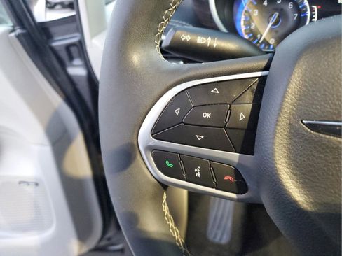 Certified 2022 Chrysler Pacifica Limited FWD image 24