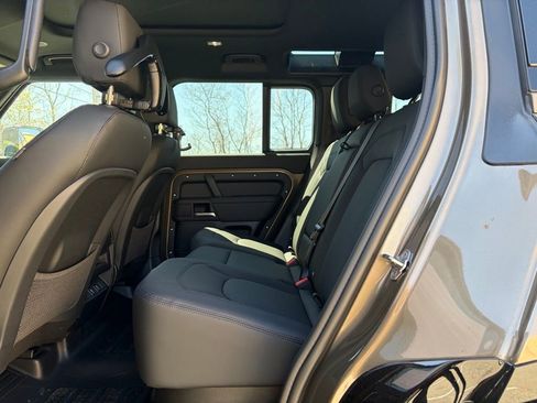 New 2026 Land Rover Defender 110 X-Dynamic SE AWD/4WD image 13