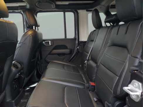 Used 2021 Jeep Wrangler Unlimited Sahara w/ Cold Weather Group image 8